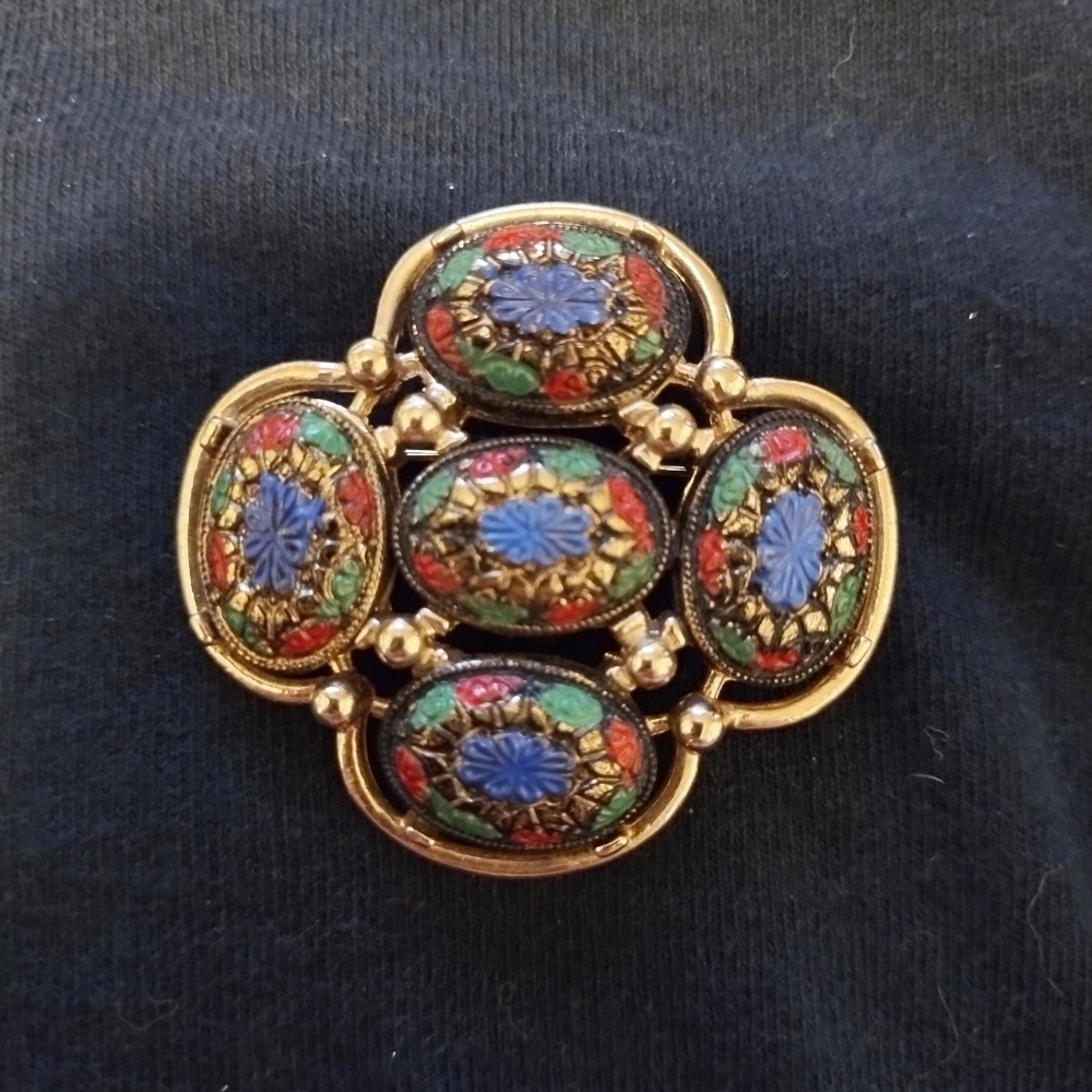 Vintage Sarah Coventry "light of the east" brooxh